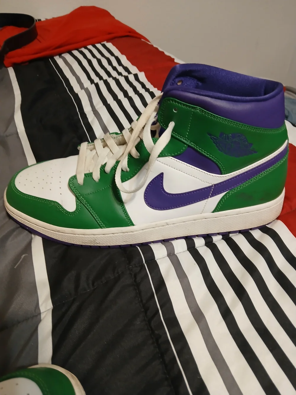 Jordan 1 Mid Hulks Size 13